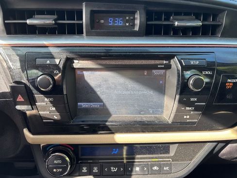 Used 2015 Toyota Corolla LE image 14