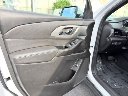 Used 2023 Chevrolet Traverse LT image 21