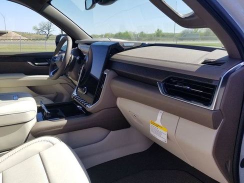 New 2026 GMC Yukon Denali w/ Sun & Power Step Package image 16