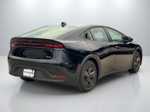 Used 2025 Toyota Prius LE image 5