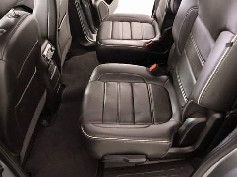 Used 2023 GMC Acadia Denali w/ Denali Technology Package image 12