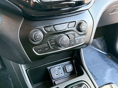 Used 2014 Jeep Cherokee Altitude w/ Comfort/Convenience Group image 11