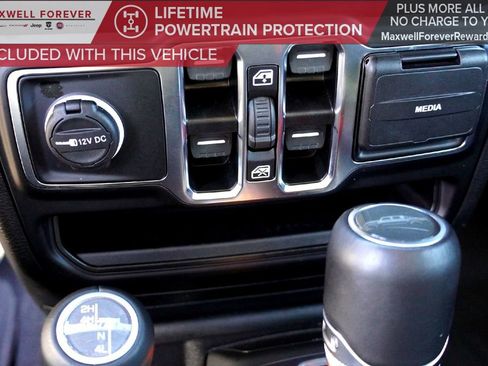 Used 2022 Jeep Gladiator Overland image 19