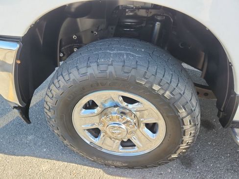 Used 2022 RAM 2500 Tradesman w/ Chrome Appearance Group AWD/4WD image 18