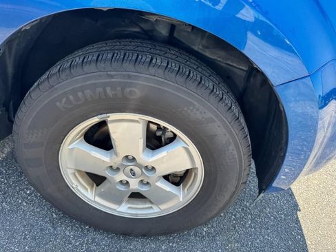 Used 2011 Ford Escape XLS w/ 101A Rapid Spec Order Code FWD image 8