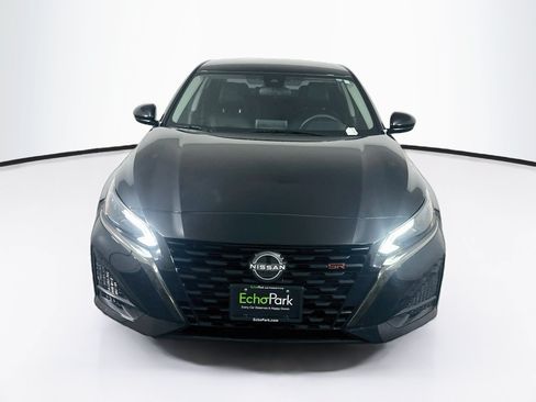 Used 2023 Nissan Altima 2.5 SR FWD image 2