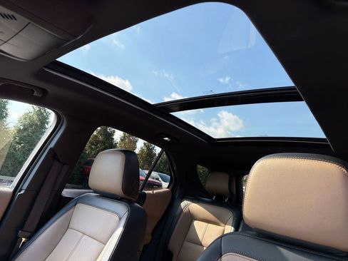 Used 2023 Chevrolet Equinox Premier image 18