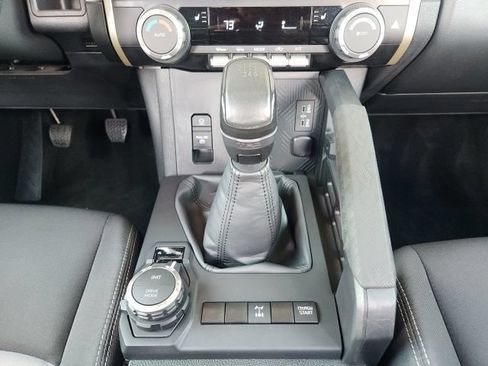 Certified 2025 Toyota Tacoma TRD Off-Road AWD/4WD image 22