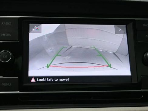Used 2024 Volkswagen Jetta SE FWD image 23