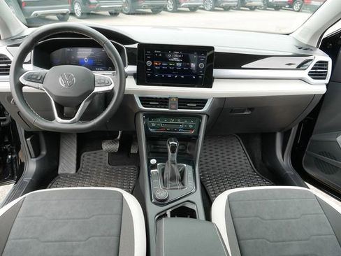 Used 2025 Volkswagen Taos SE AWD/4WD image 22