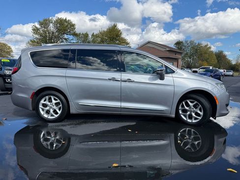 Used 2020 Chrysler Pacifica Limited image 4