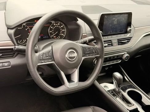 Used 2024 Nissan Altima 2.5 SV FWD image 17