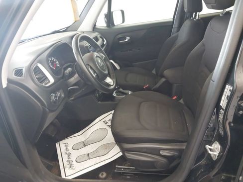 Used 2019 Jeep Renegade Latitude w/ Cold Weather Group AWD/4WD image 3