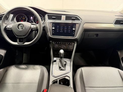 Used 2021 Volkswagen Tiguan SE image 39