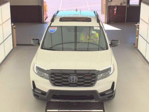 Used 2022 Honda Passport TrailSport image 2