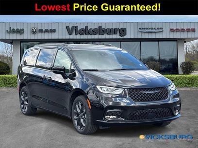 New 2026 Chrysler Pacifica Limited w/ S Appearance Package