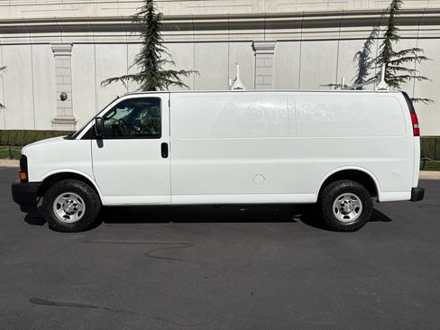 Used 2017 Chevrolet Express 2500 Extended image 11