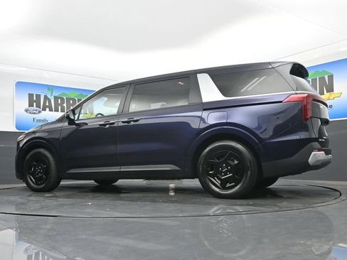 Used 2025 Kia Carnival FWD image 21