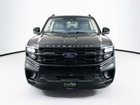 Used 2025 Ford Expedition Active AWD/4WD image 2