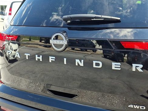 Used 2025 Nissan Pathfinder SV AWD/4WD image 32