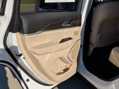 New 2026 Jeep Grand Cherokee Limited w/ Limited Altitude Package image 39