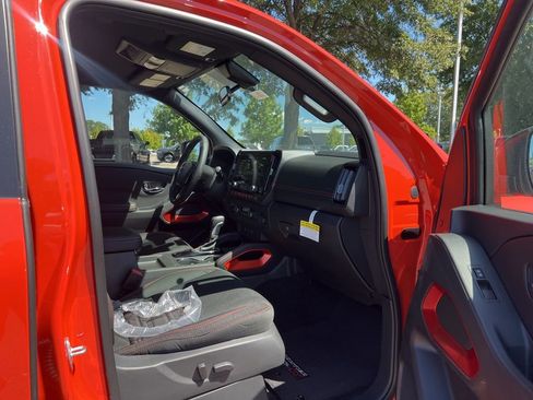 New 2025 Nissan Frontier PRO-4X image 17