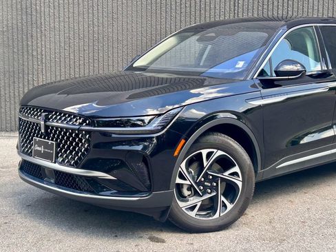 New 2026 Lincoln Nautilus Premier AWD/4WD image 2