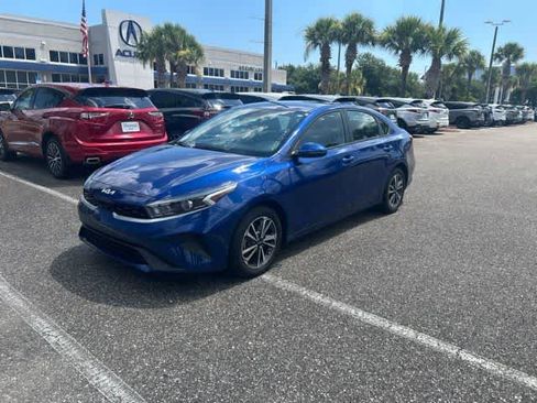 Used 2023 Kia Forte LXS w/ LXS Technology Package FWD image 2