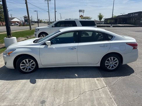 Used 2013 Nissan Altima 2.5 S image 2