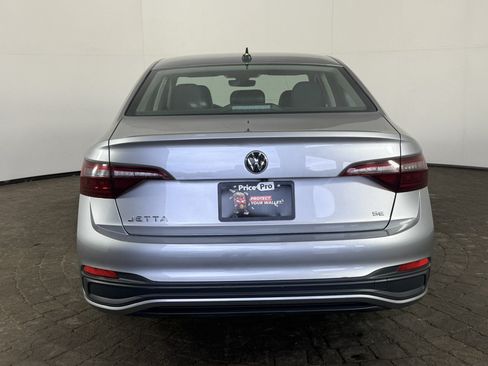 Used 2024 Volkswagen Jetta SE FWD image 6