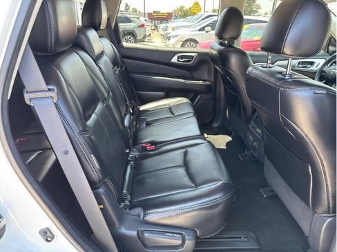 Used 2020 Nissan Pathfinder SL FWD image 27