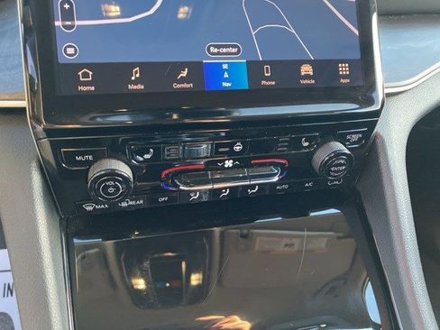 Used 2023 Jeep Grand Cherokee L Limited image 18