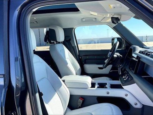 Used 2025 Land Rover Defender 110 S image 7