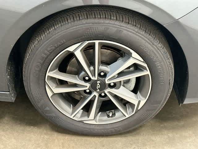 Used 2023 Kia Forte LXS w/ LXS Technology Package FWD image 5