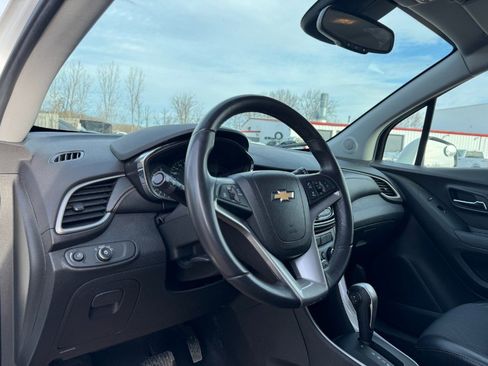 Used 2018 Chevrolet Trax LT w/ LT Convenience Package image 16