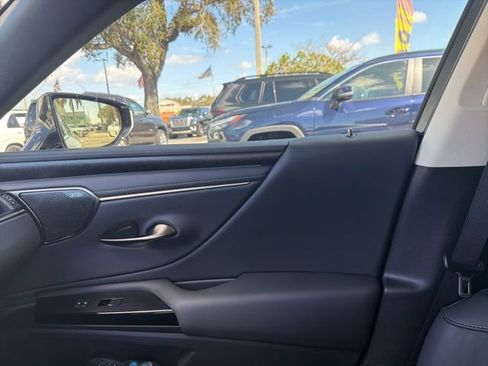 Used 2025 Lexus ES 350 Ultra Luxury w/ Accessory Package (Z2) image 13