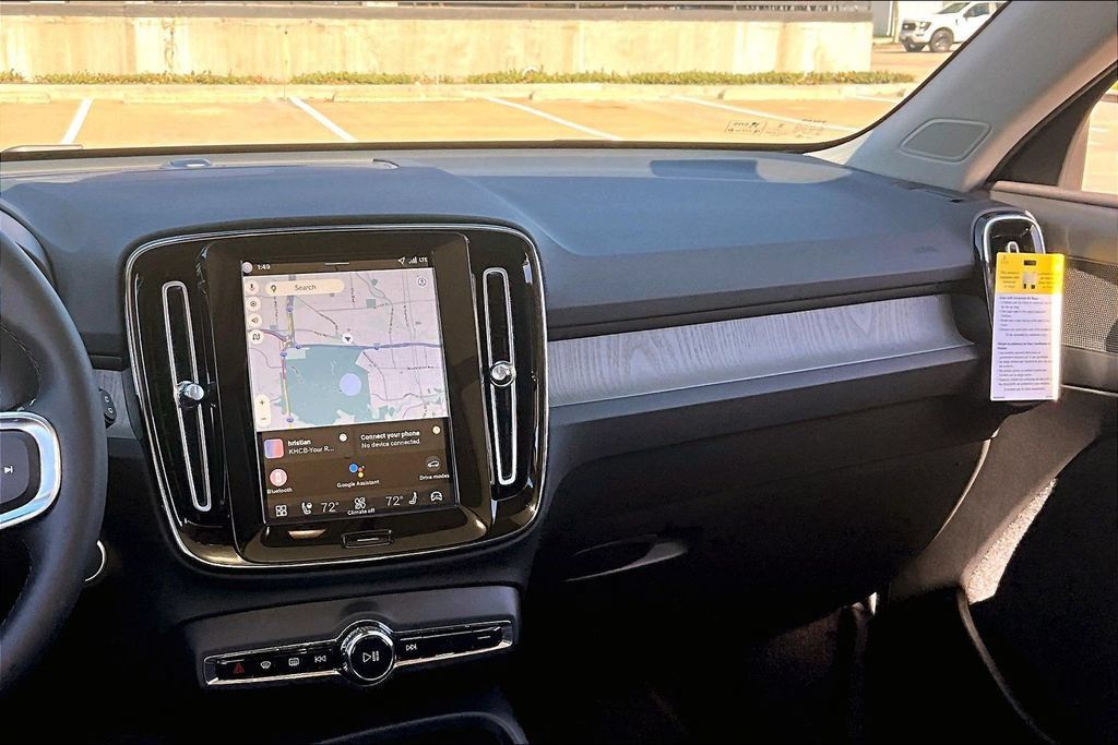 Used 2026 Volvo XC40 B4 Core FWD image 28