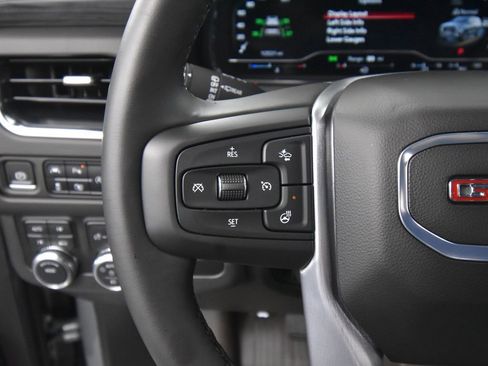 Used 2024 GMC Yukon XL SLT image 30