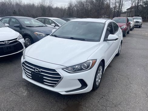 Used 2017 Hyundai Elantra SE image 2