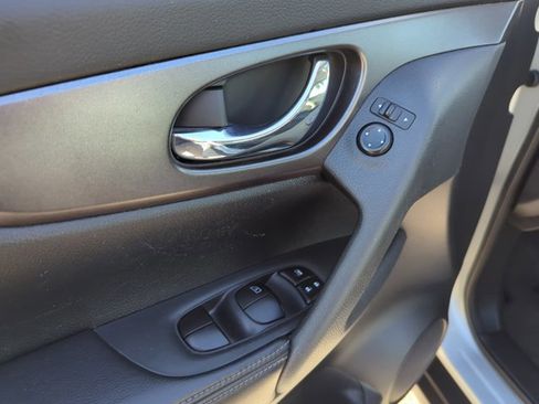Used 2016 Nissan Rogue S FWD image 10