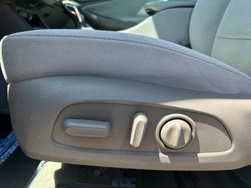 Used 2022 Chevrolet Malibu LT FWD image 19