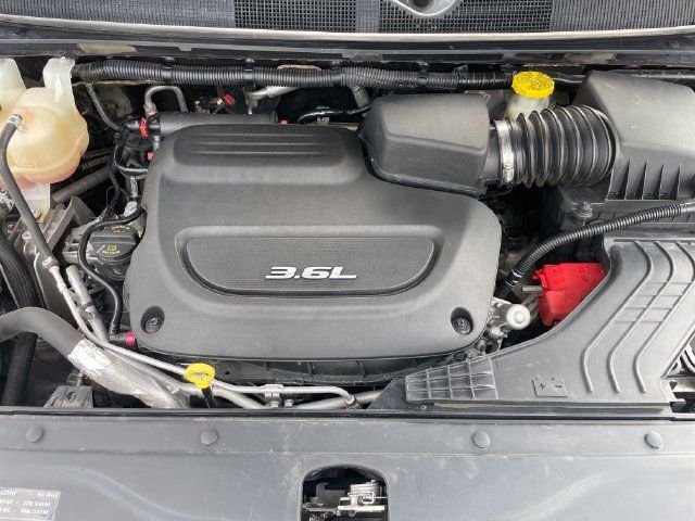 Used 2017 Chrysler Pacifica Touring w/ Tire & Wheel Group FWD image 31