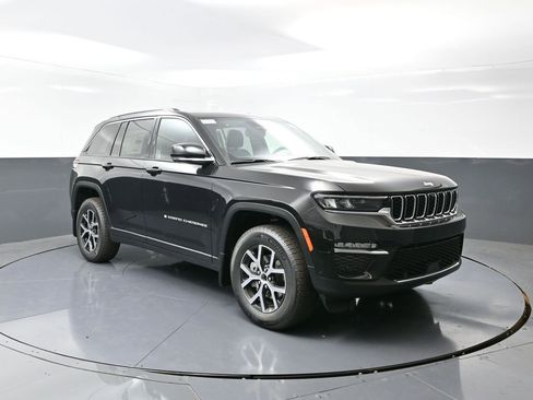 New 2025 Jeep Grand Cherokee Limited w/ Luxury Tech Group II image 3