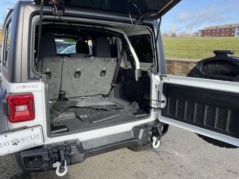 Used 2022 Jeep Wrangler Unlimited Sport image 23