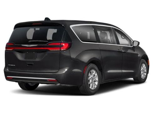 Used 2025 Chrysler Pacifica Select image 5