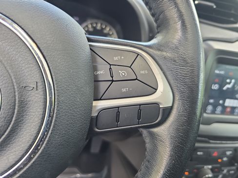 Used 2021 Jeep Renegade Latitude w/ Convenience Group FWD image 17