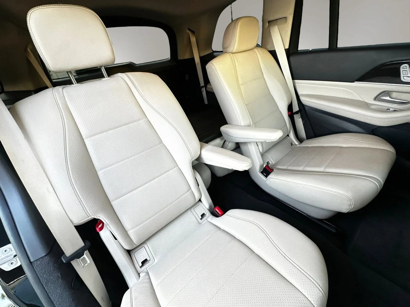 Used 2020 Mercedes-Benz GLS 450 4MATIC image 17