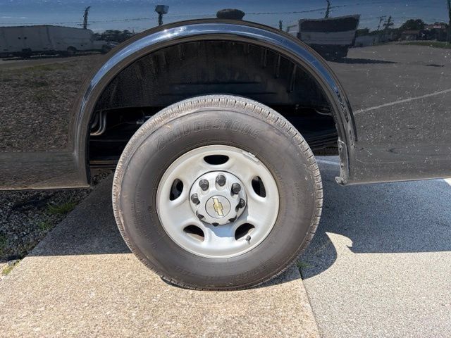 Used 2025 Chevrolet Express 3500 LS RWD image 26