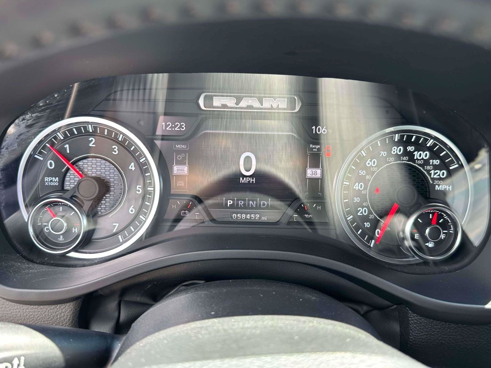 Used 2024 RAM 1500 Laramie AWD/4WD image 23