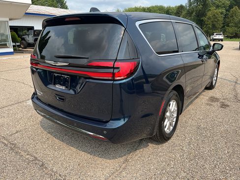 Used 2025 Chrysler Pacifica Select FWD image 7